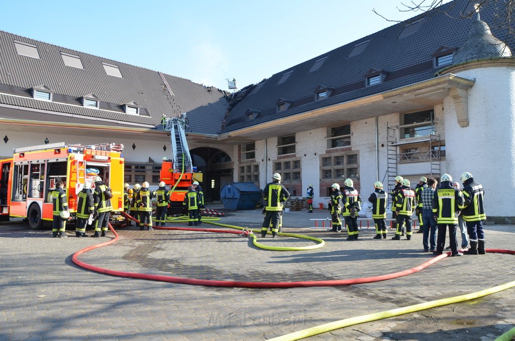 Feuer 3 Dachstuhlbrand Koeln Rath Heumar Gut Maarhausen Eilerstr P246.JPG